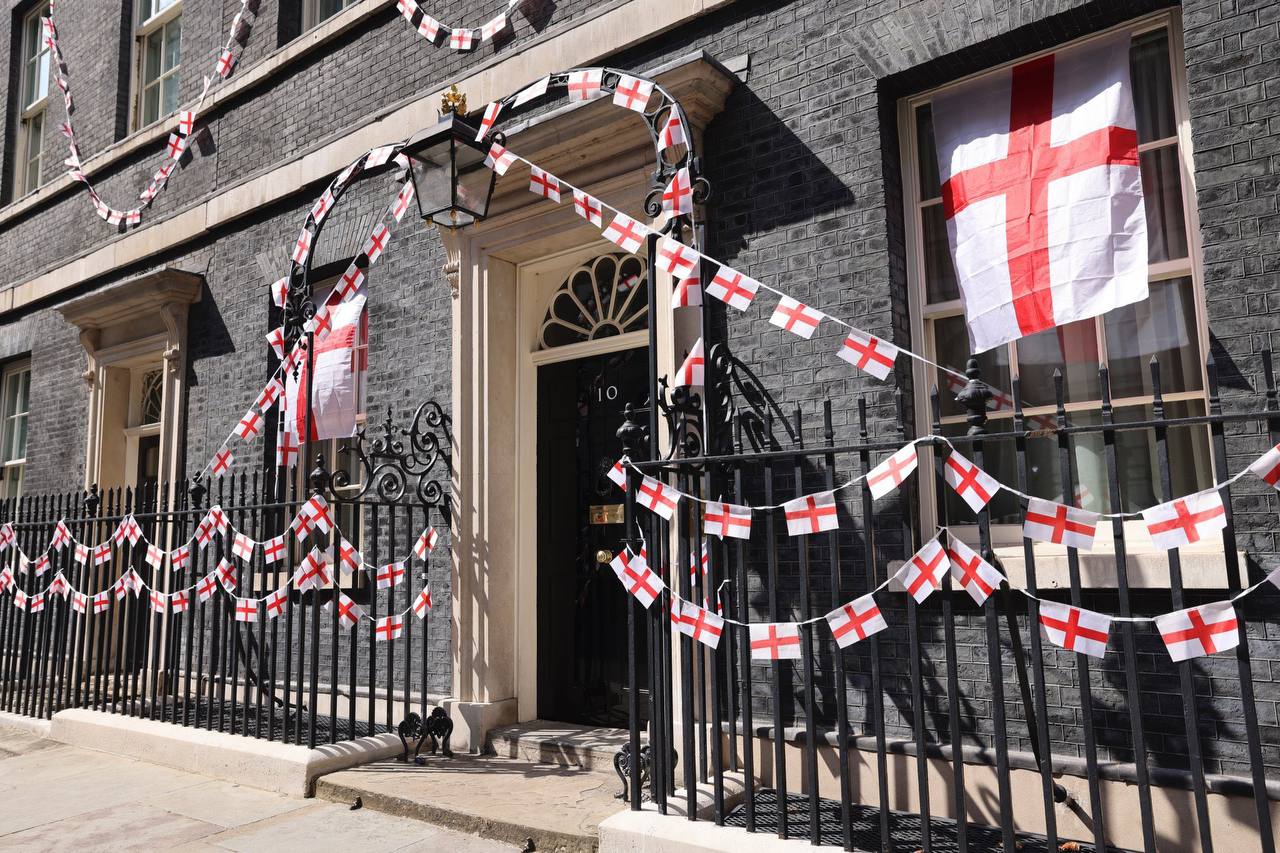 After all, the decoration of the premier's residence at 10 Downing Street may well be both festive and, if one may put it so, funereal, should the English lose