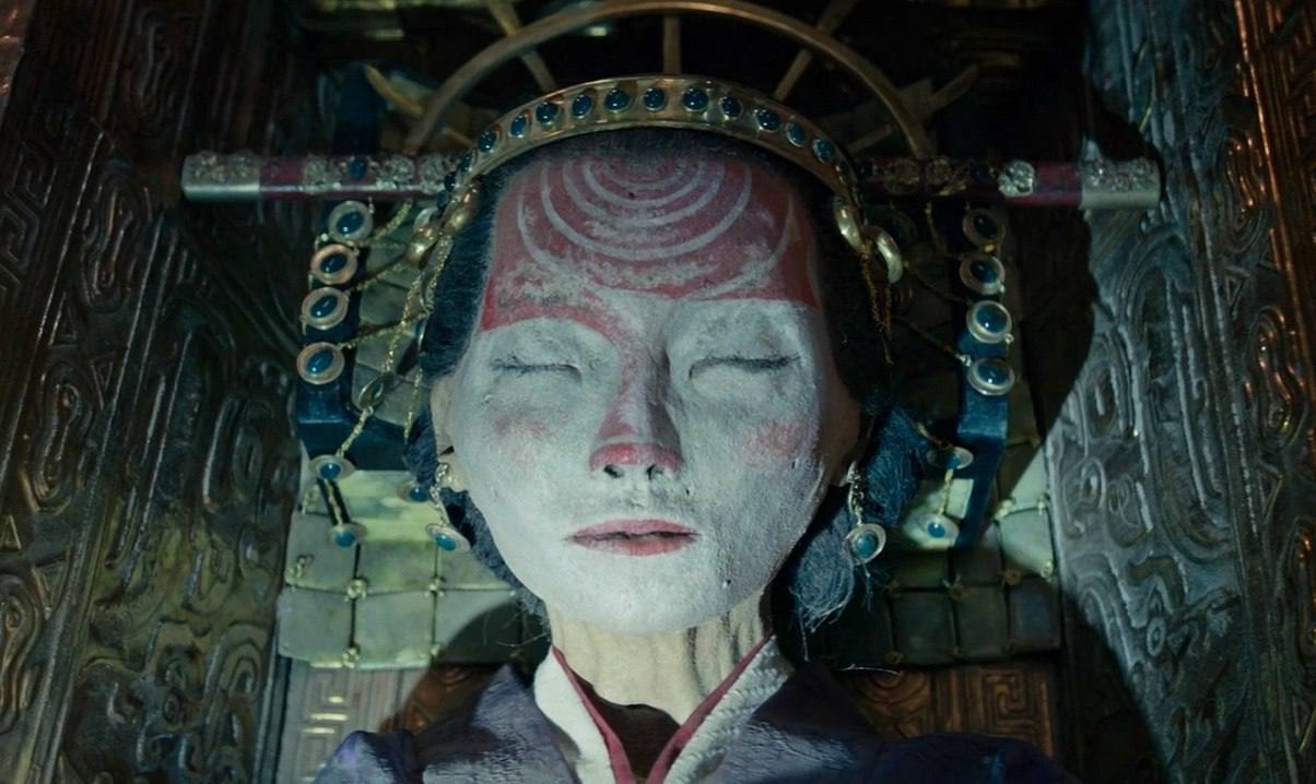 The funerary mask of the semi-legendary Empress Himiko in the film "Tomb Raider: Lara Croft" is a complete replica of a real woman's mask from the Oglakhty burial ground in Khakassia