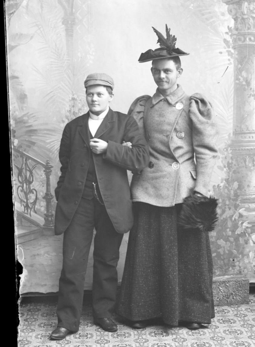 Were such photographs not captioned, there would simply be no way of telling who is who, even for the most seasoned archivists