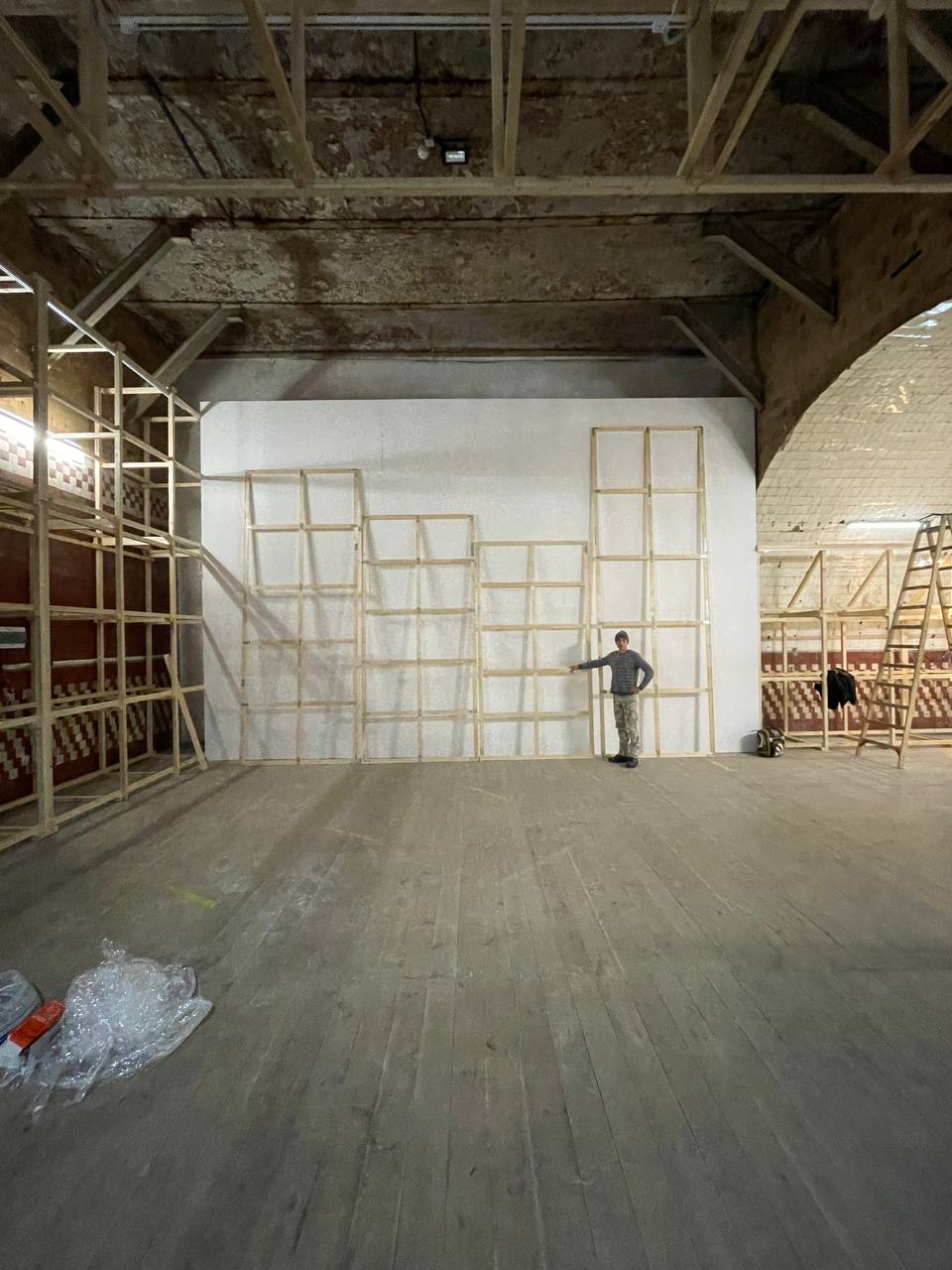 Pendant ce temps, dans le Grand Chai, c'est-à-dire au Centre d'art contemporain Vinzavod, se prépare l'exposition des nommés au Prix Anatoli Zverev, qui durera du 19 octobre au 21 novembre
