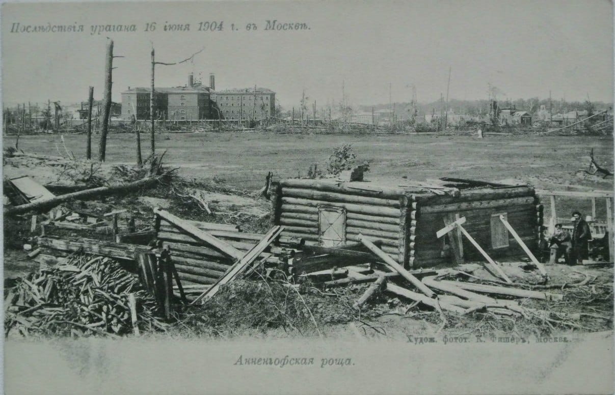 There is a legend that the hurricane of 1904 carried a horse and cart across to the other bank of the Moskva River