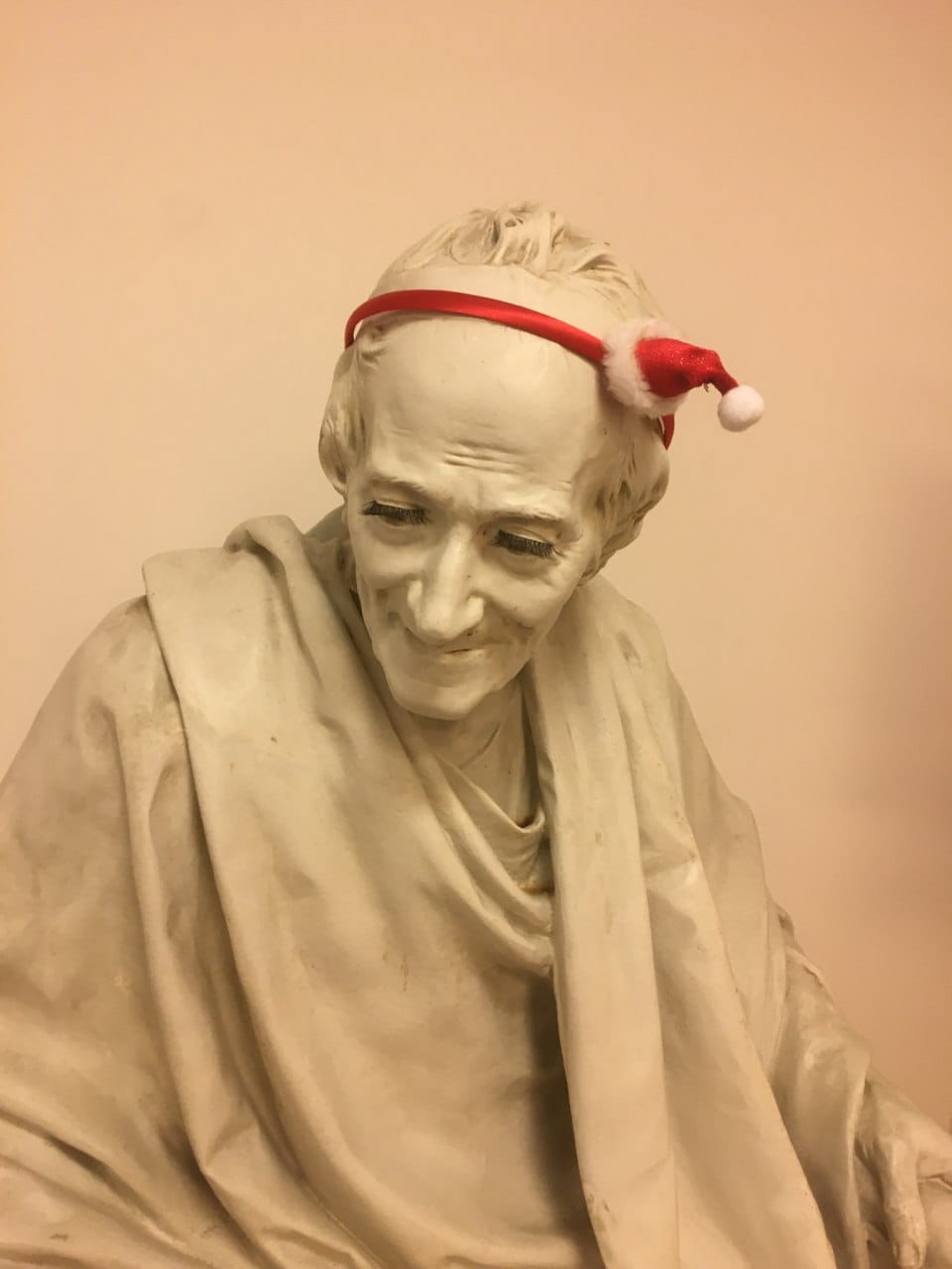Voltaire at the École nationale des chartes, or proof that, given a set of eyelash extensions, any dried apricot can pass for a second-hand peach