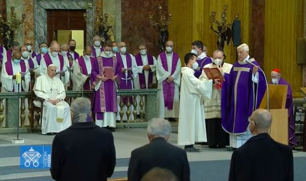 Le pape François Ier dans l'église du Gesù, église mère de l'ordre des jésuites à Rome, lors de l'office marquant le 400e anniversaire de la canonisation de sainte Thérèse d'Avila, d'Ignace de Loyola, d'Isidore de Madrid, de François Xavier et de Philippe