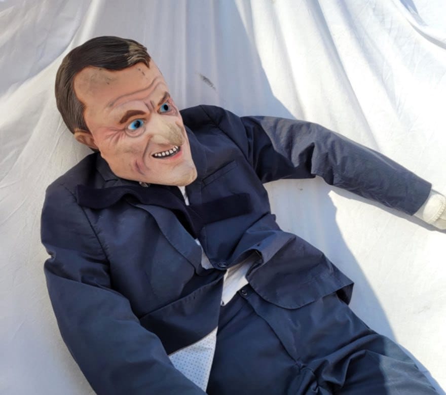 Life-size Macron puppet at La France Insoumise events and the payasou tradition