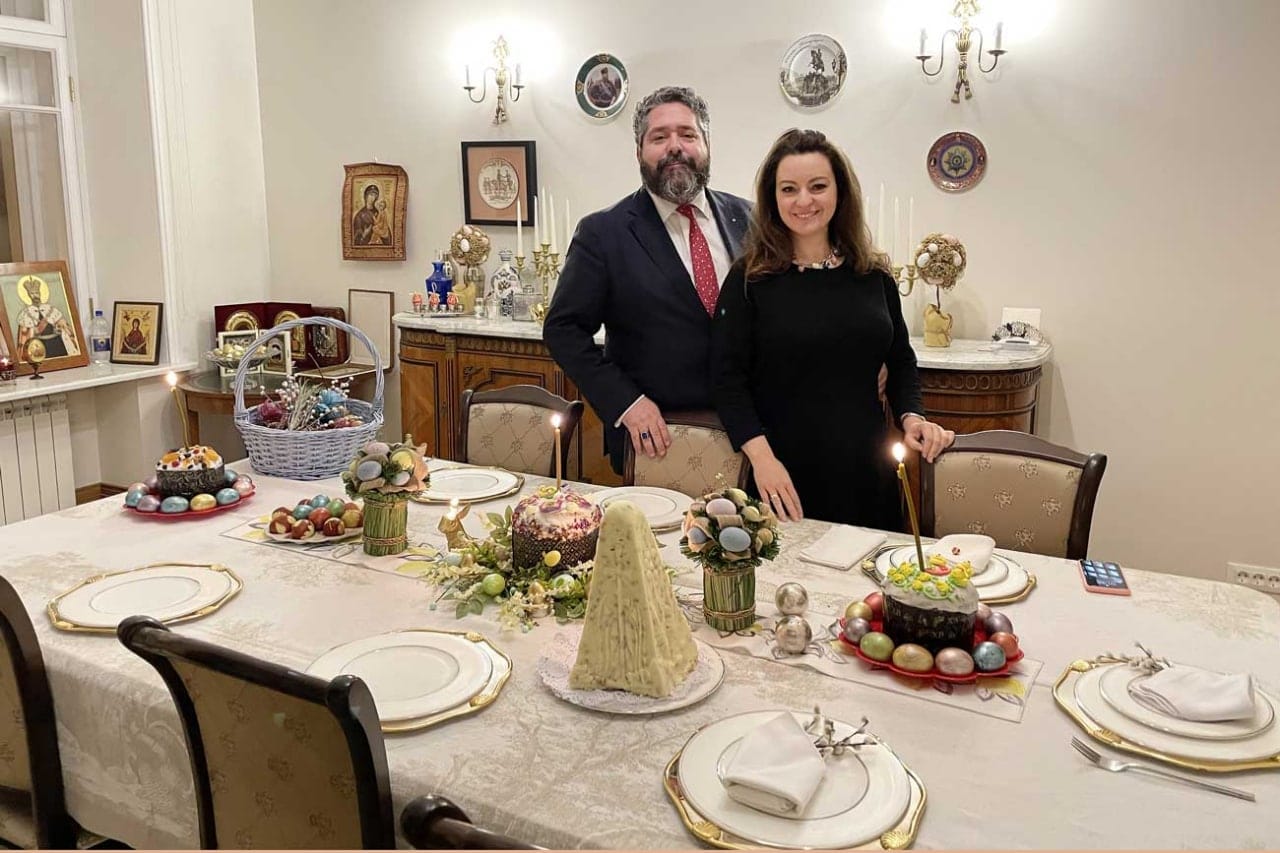 Georgy Mikhailovich Romanov and his wife Victoria Romanovna at the Easter table