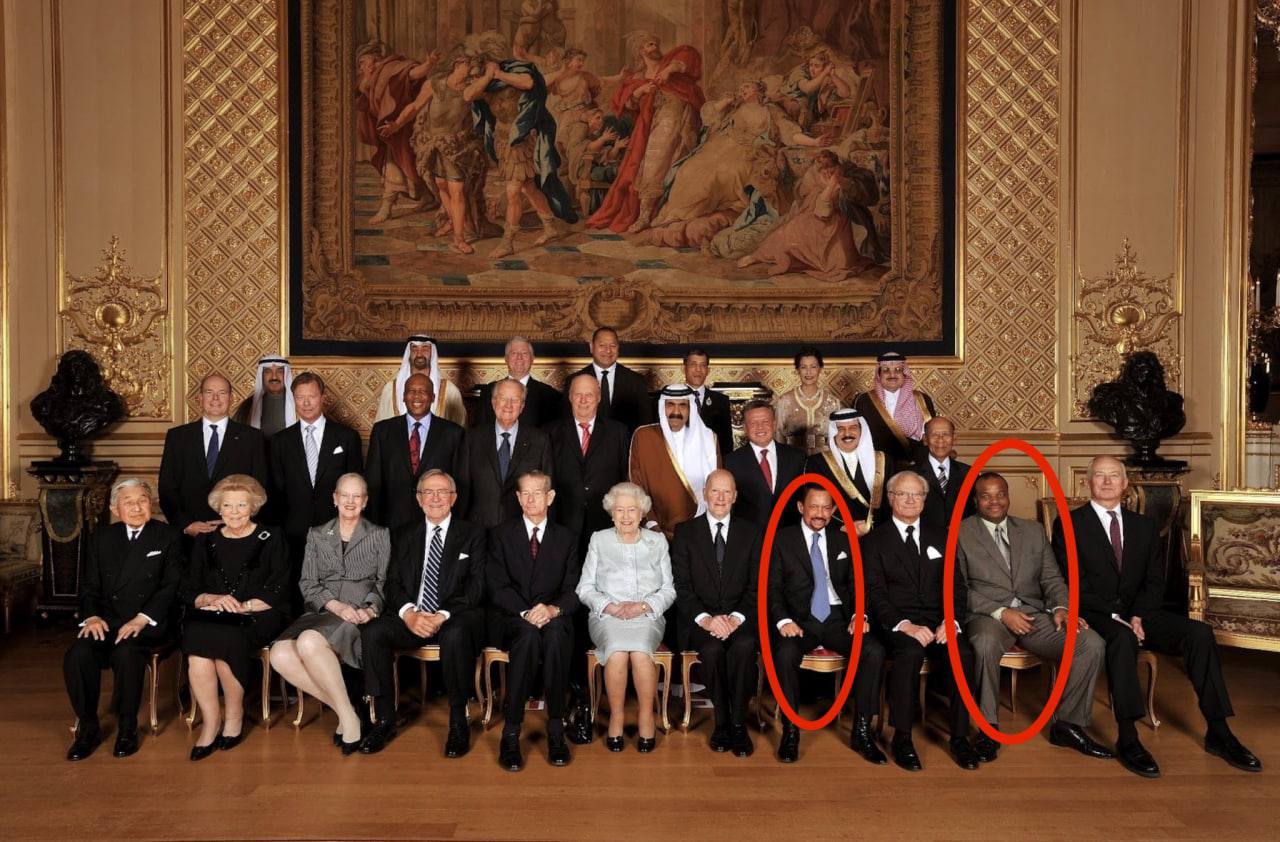 Every ten years a gala luncheon is given in honour of Elizabeth II for heads of state: in 2002 with the leaders of Europe, in 2012 with the rulers of the world