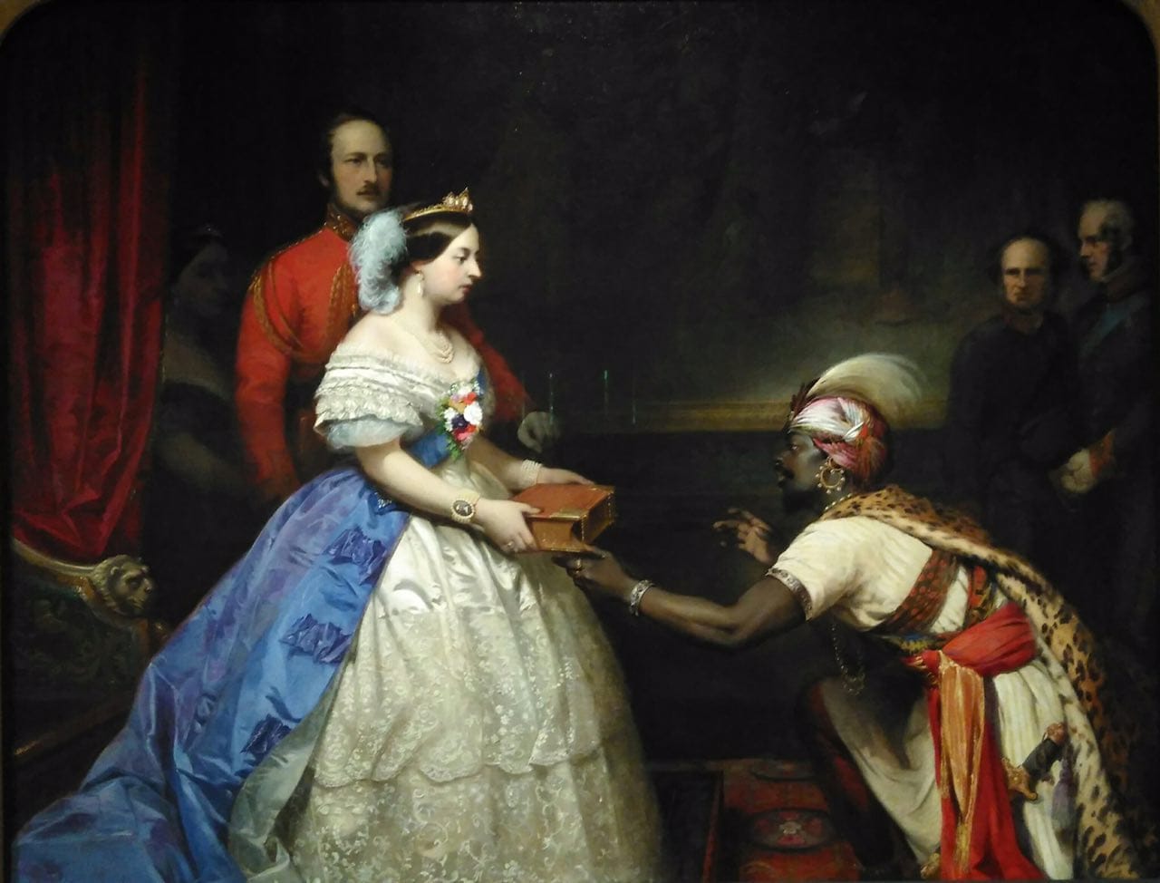 La reine Victoria offre une Bible à l'ambassadeur d'un pays d'Afrique de l'Est
