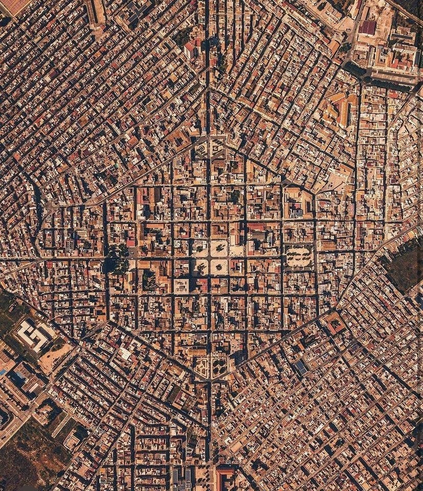 The Sicilian town of Avola was destroyed by an earthquake in 1693, after which it was rebuilt to the symmetrical geometric plan of the Baroque architect Angelo Italia; in this regular form the town survives to this day, etc.…