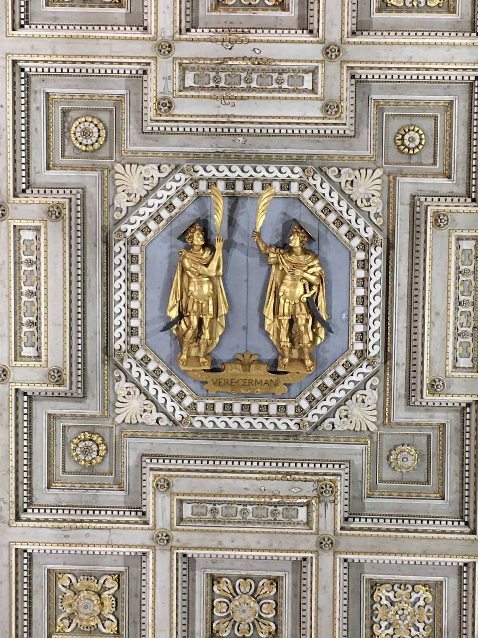Les saints Jean et Paul au plafond de la basilique romaine des Santi Giovanni e Paolo