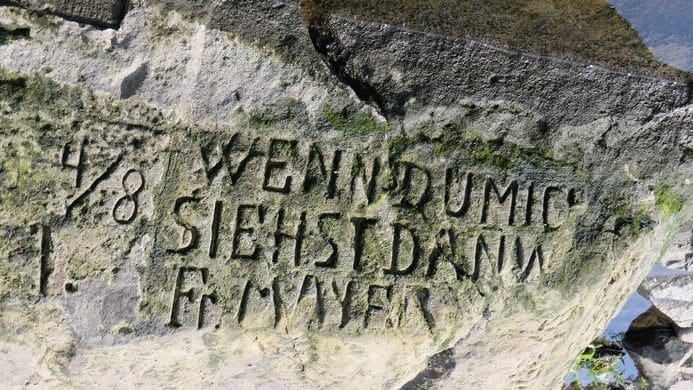 La sécheresse en Europe fait émerger des pierres de la faim dans l'Elbe