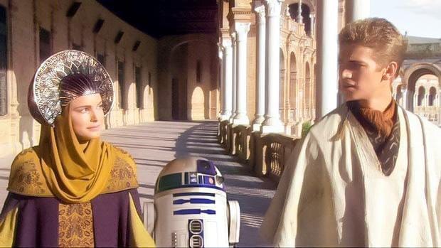 In "Attack of the Clones", the scenes with Padmé Amidala, Queen of the planet Naboo, and Anakin Skywalker in the city of Theed were filmed in the semicircular gallery of the early twentieth-century Neo-Moorish ensemble of the Plaza de España in Seville