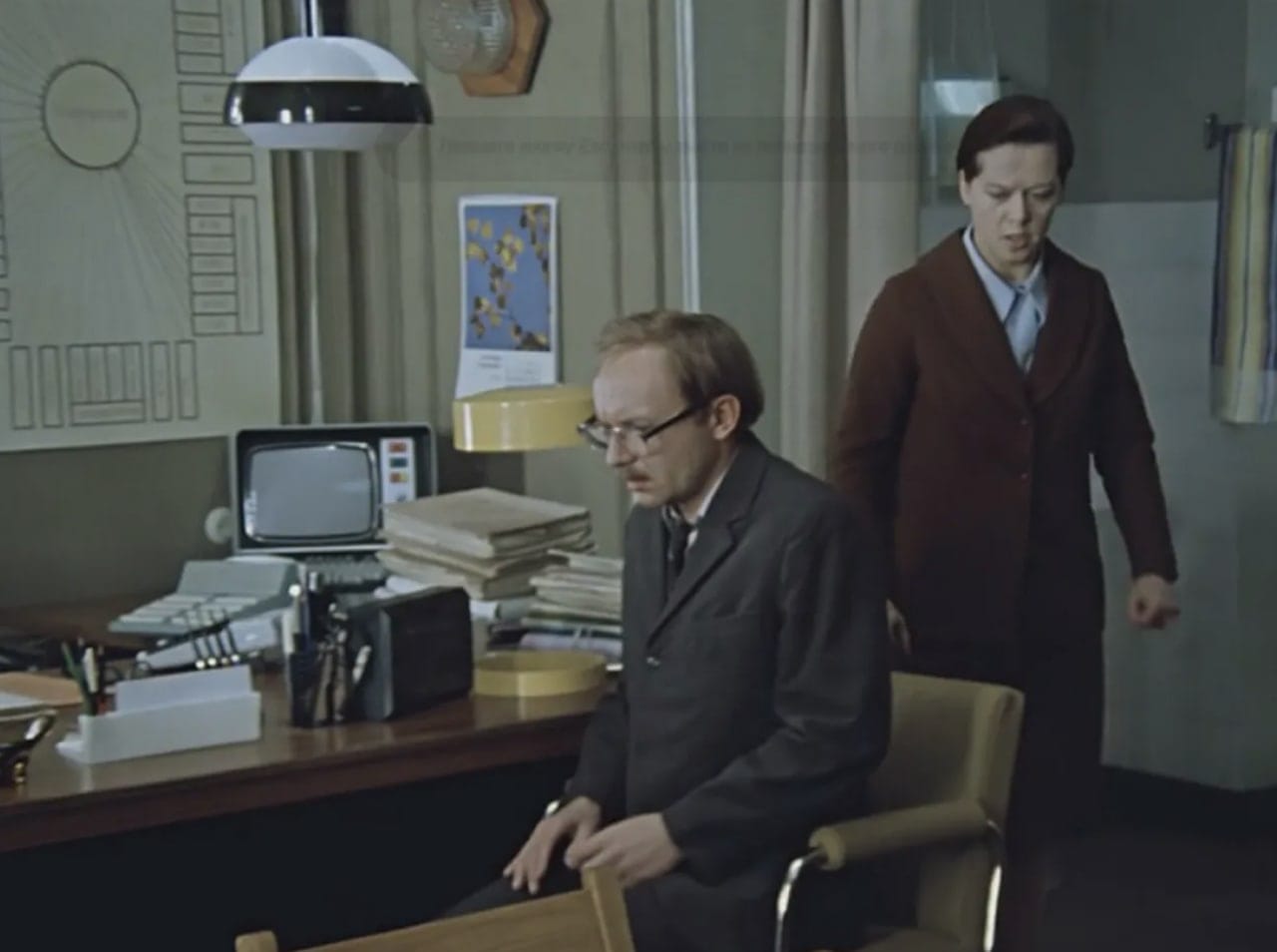 Le terminal Videoton-340 sur le bureau de Kalouguina dans « Roman de bureau », non un Apple II