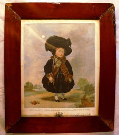 Le portrait tiré en série de la princesse Victoria, future reine Victoria, à l'âge de 4 ans, comporte même le fac-similé de la signature enfantine de la princesse : VICTORIA