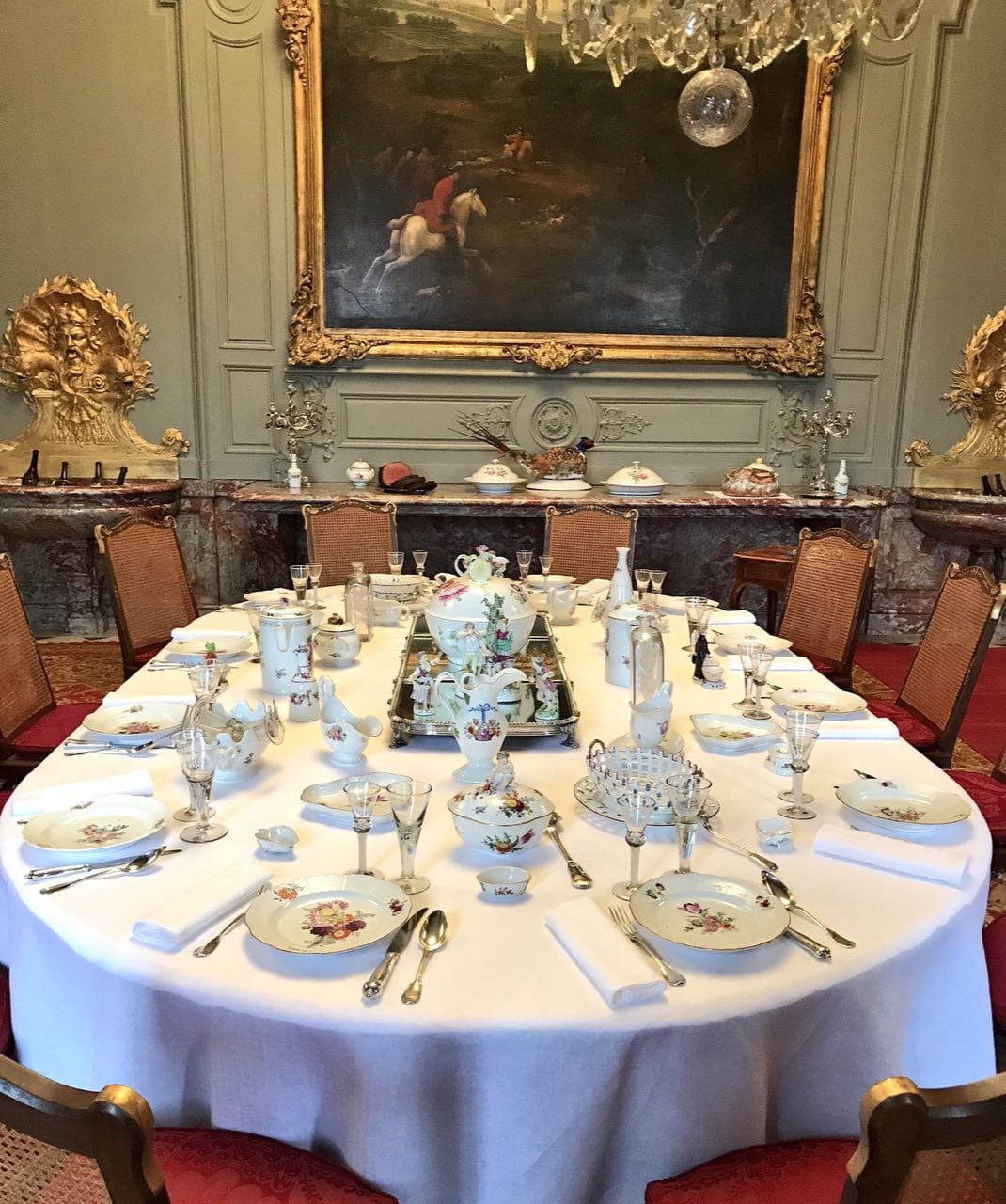 A table service from the Kuskovo collection, made in Saint Petersburg to the order of Catherine II, is now on display at the Château de Champs-sur-Marne in the suburbs of Paris