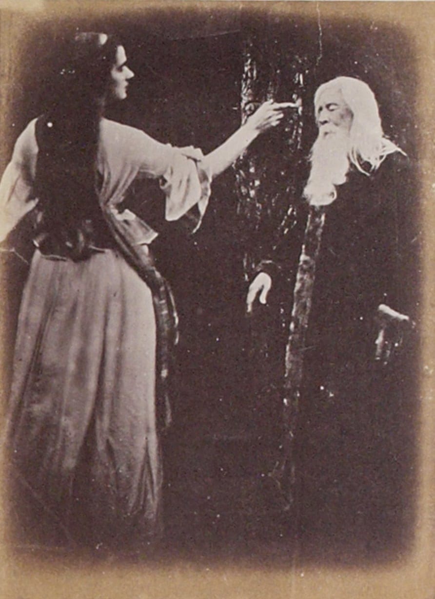 En 1874, l'une des plus célèbres femmes photographes et portraitistes du XIXe siècle, Julia Margaret Cameron, réalisa une série de portraits allégoriques des héros des légendes arthuriennes pour illustrer un recueil de poèmes inspirés des légendes du roi