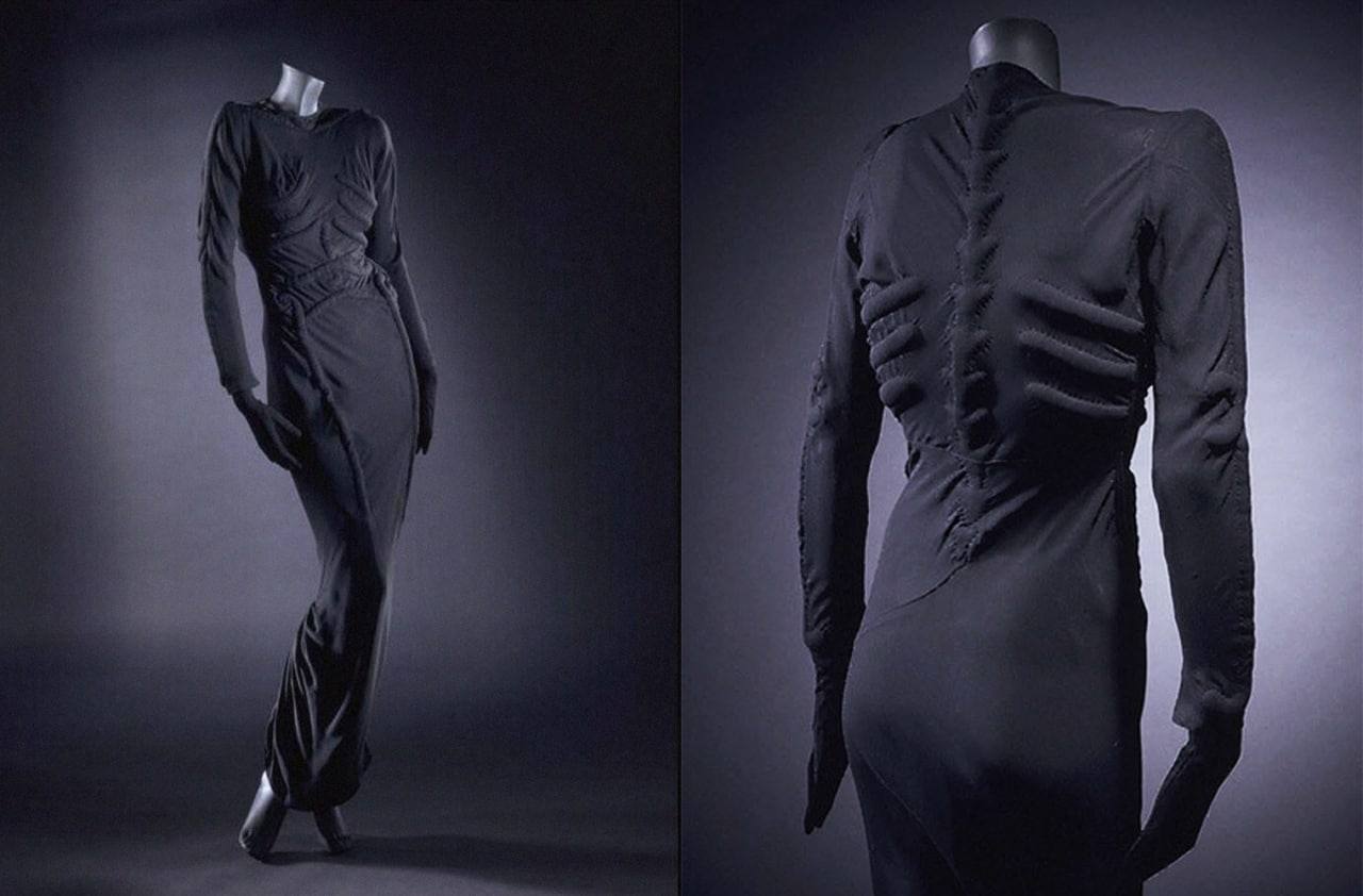 In 1938 Elsa Schiaparelli presented the "Skeleton" dress, designed by Salvador Dalí
