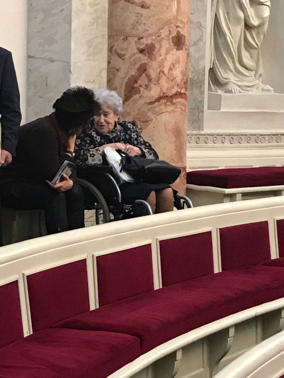 How curious that my Instagram, in its "Memories" section, reminded me of this photograph of Irina Antonova, taken four years ago, precisely today, on the day of her 101st birthday