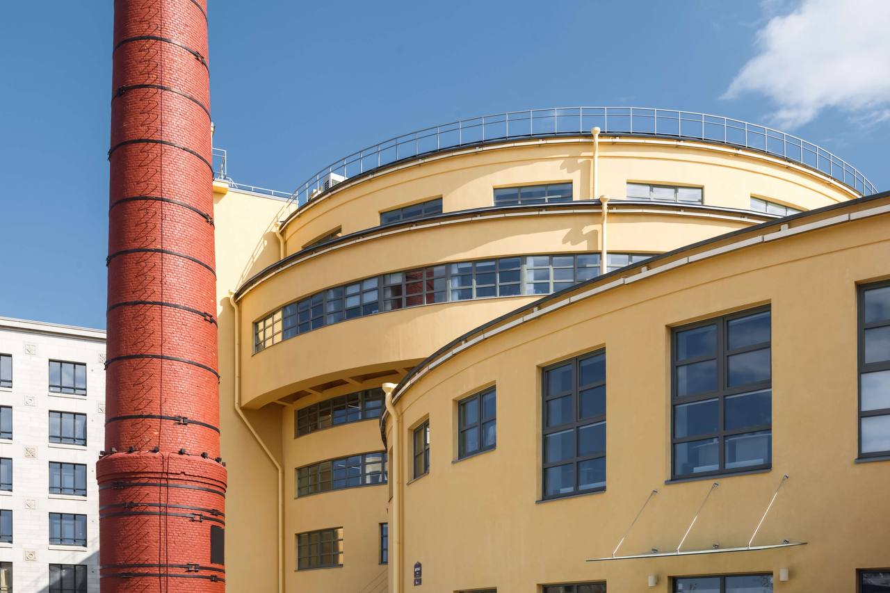 In 1933 a unique automated bakery was built in Leningrad, in which the bread-making cycle was automated to the greatest possible degree