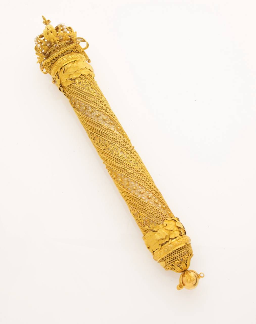 The golden sceptre of Empress Charlotte of Mexico, daughter of the King of the Belgians, sold for €120,000