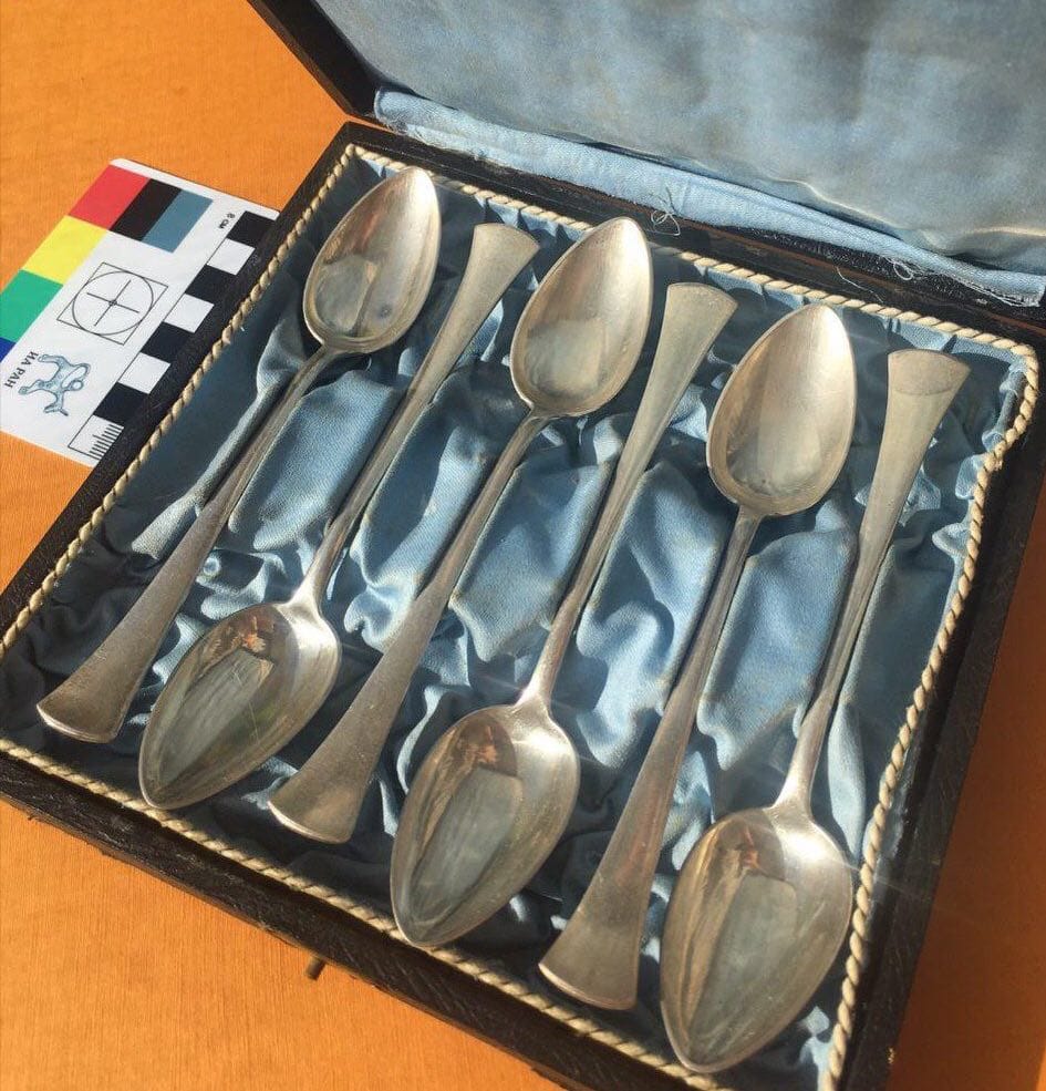 Demain à 19 h 00, heure de Moscou, ma boutique clôt la prise des enchères sur un lot de grosses cuillers en argent massif : https://t.me/parnastreasure