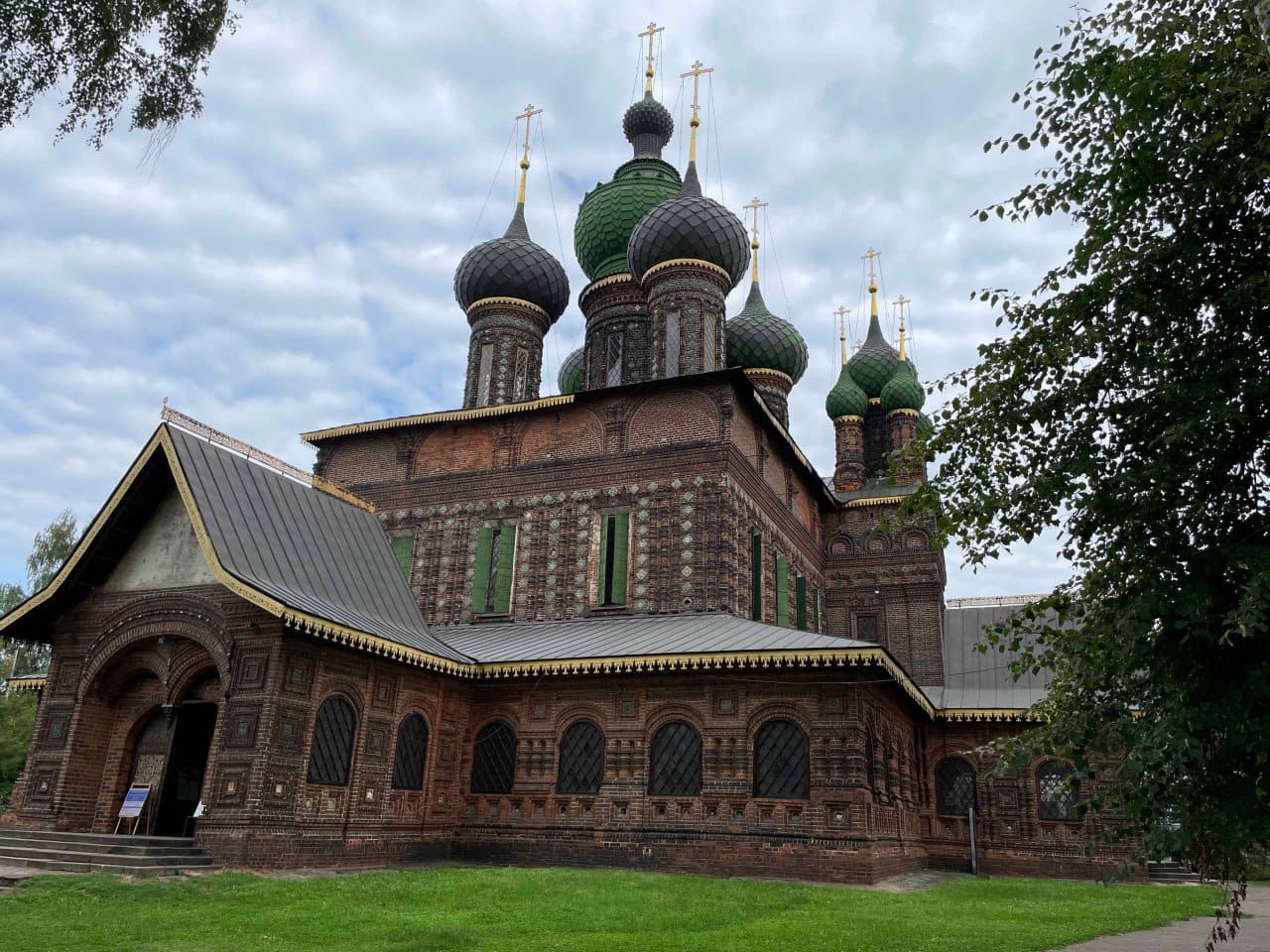 The Church Shown on the 1,000-Rouble Banknote Stands in Yaroslavl