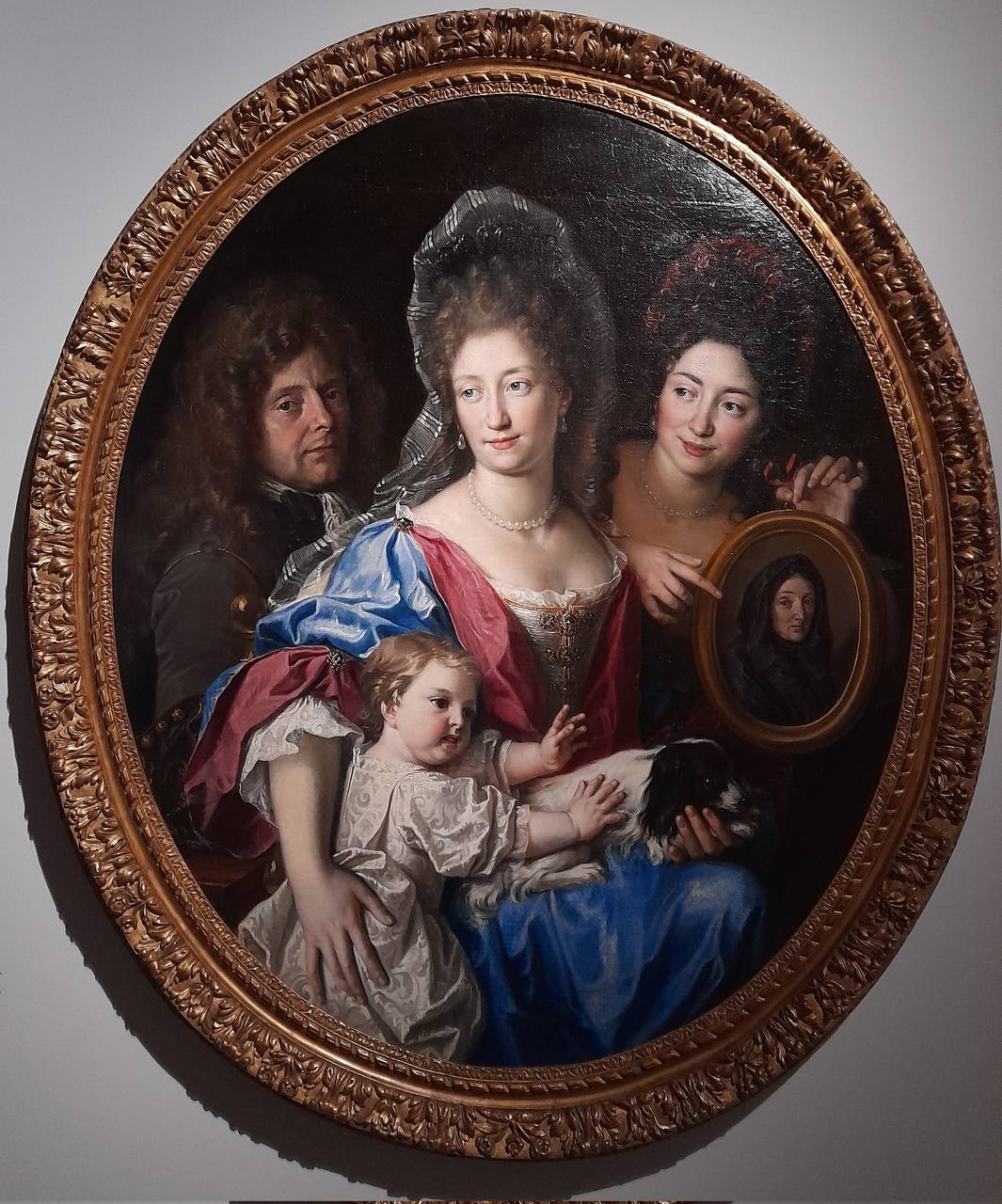 Give me your portrait, I'll put it in the larder, so the children don't pinch the sweets