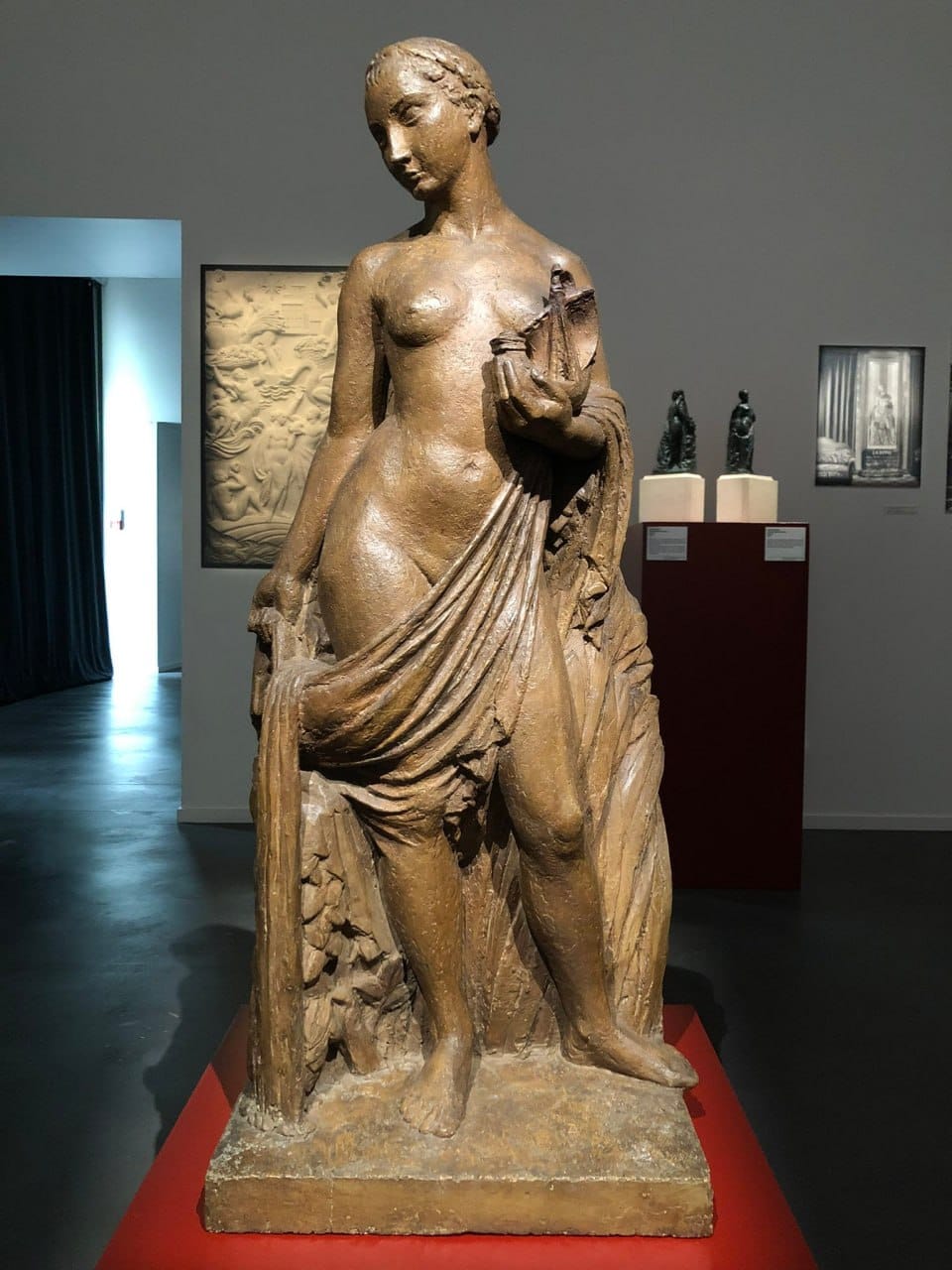 La « Seine » en terre cuite de Pierre Marie Poisson à Niort, modèle d’une statue du paquebot Île-de-France