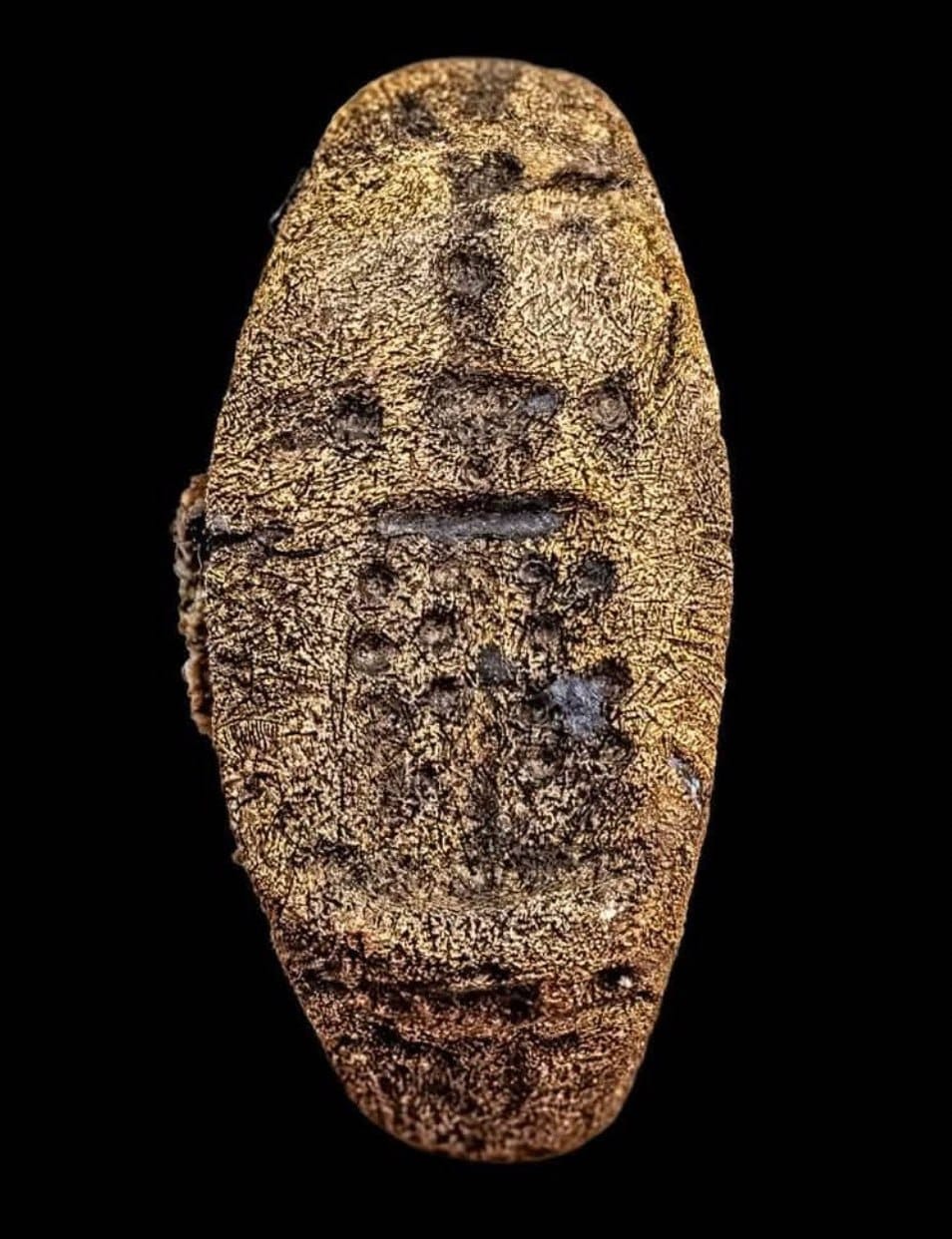 Des archéologues découvrent dans le port d'Alexandrie une bague représentant le phare