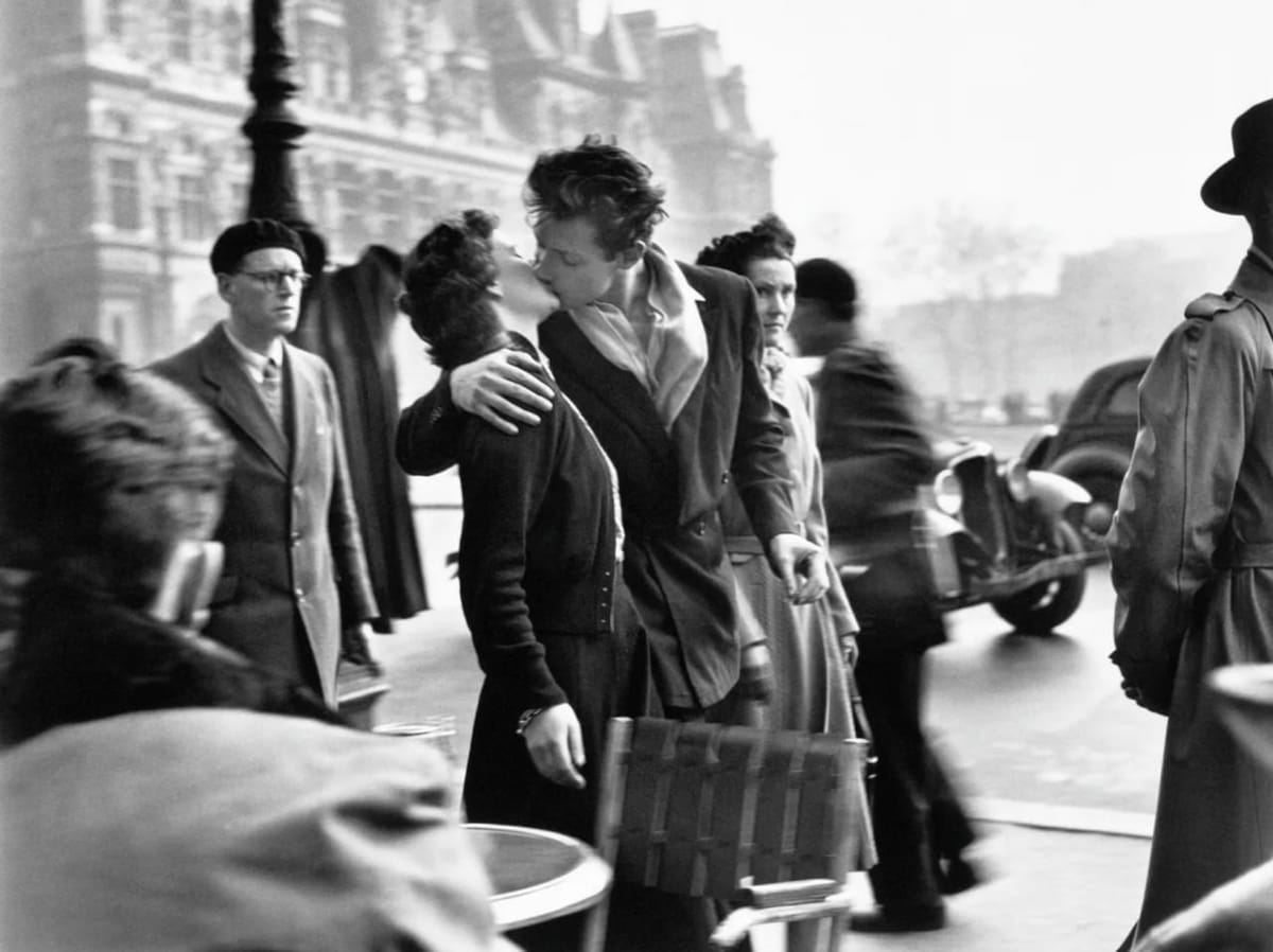 Фотография «Поцелуй» Робера Дуано от съемки для Life в 1950 году до суда и аукциона