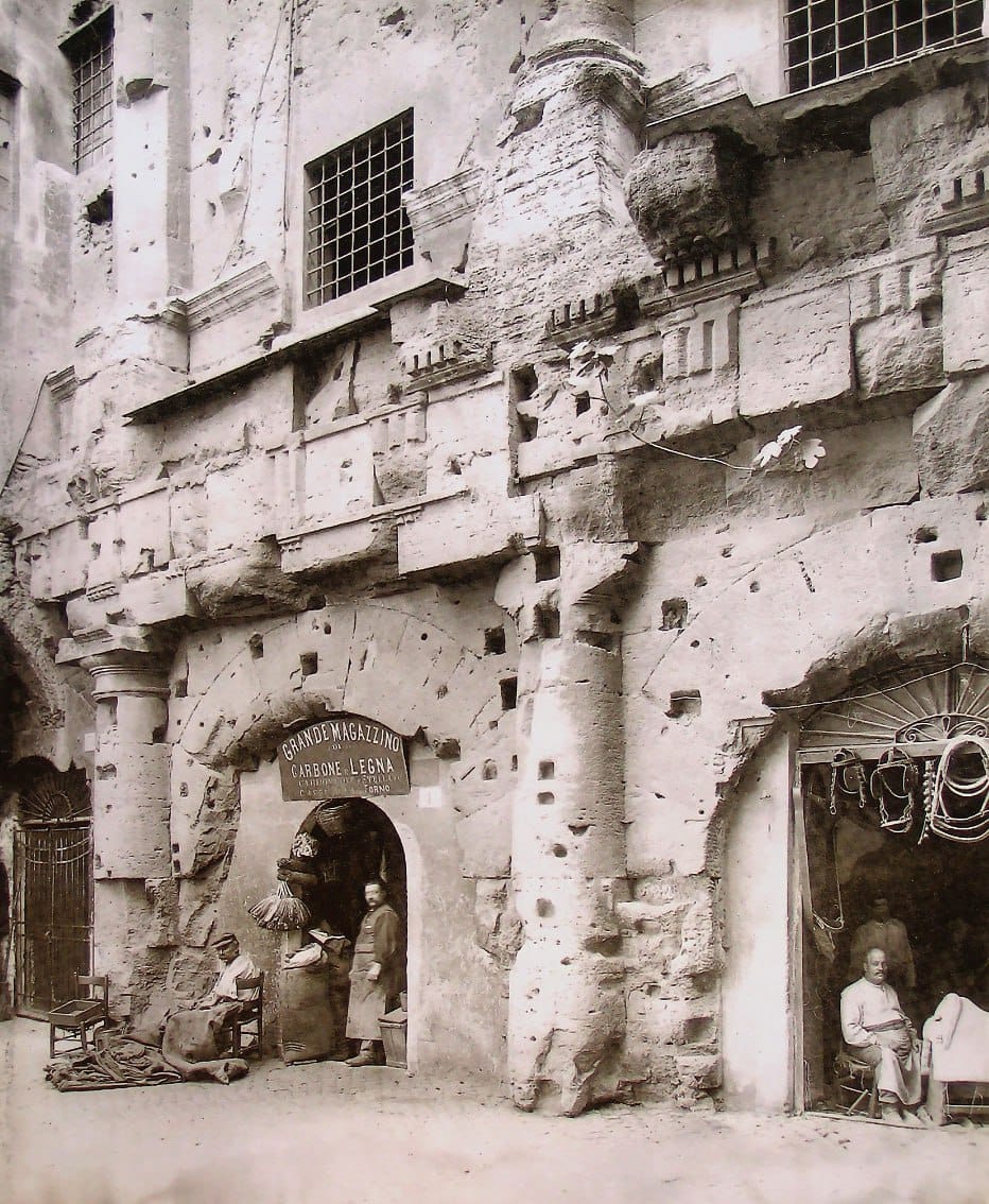 Лавки и лавочники в аркаде театра Марцелла в Риме, 1914 год