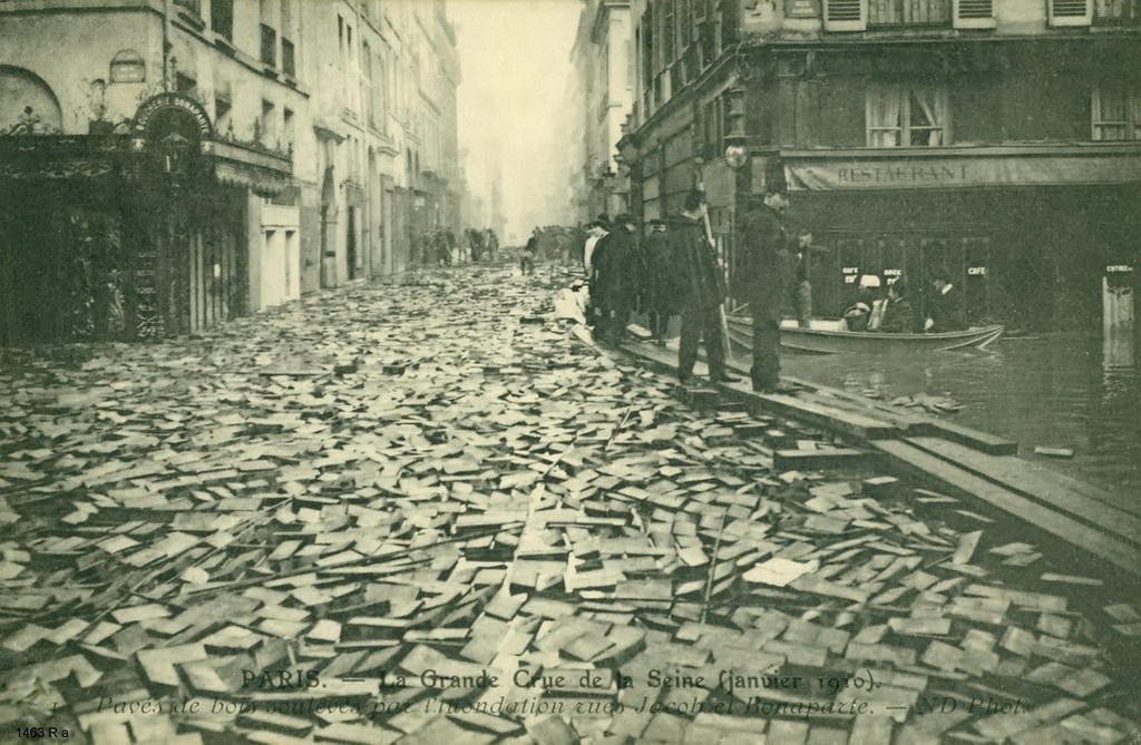 Наводнение 1910 года в Париже и отказ от деревянной брусчатки на улицах