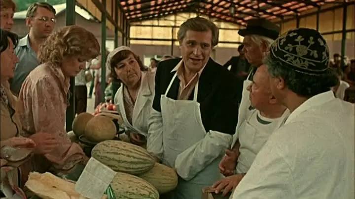 - А ну, кому дыни чарджоуские?