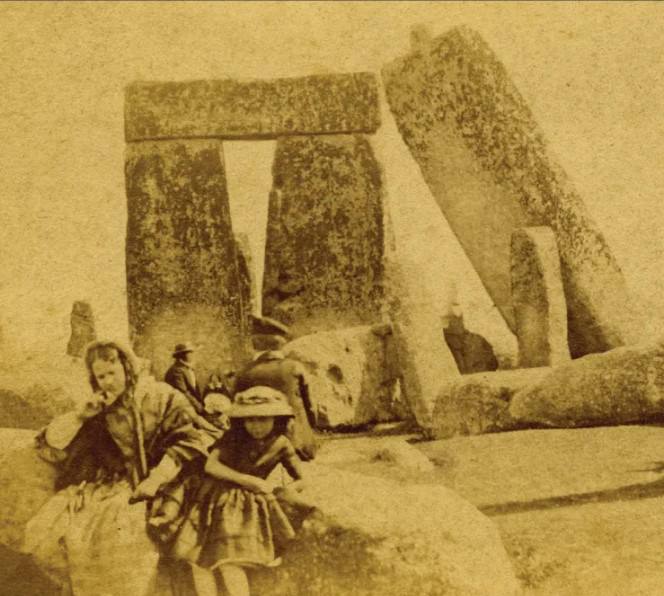 Стоунхендж в 1865, на старейшей своей фотографии