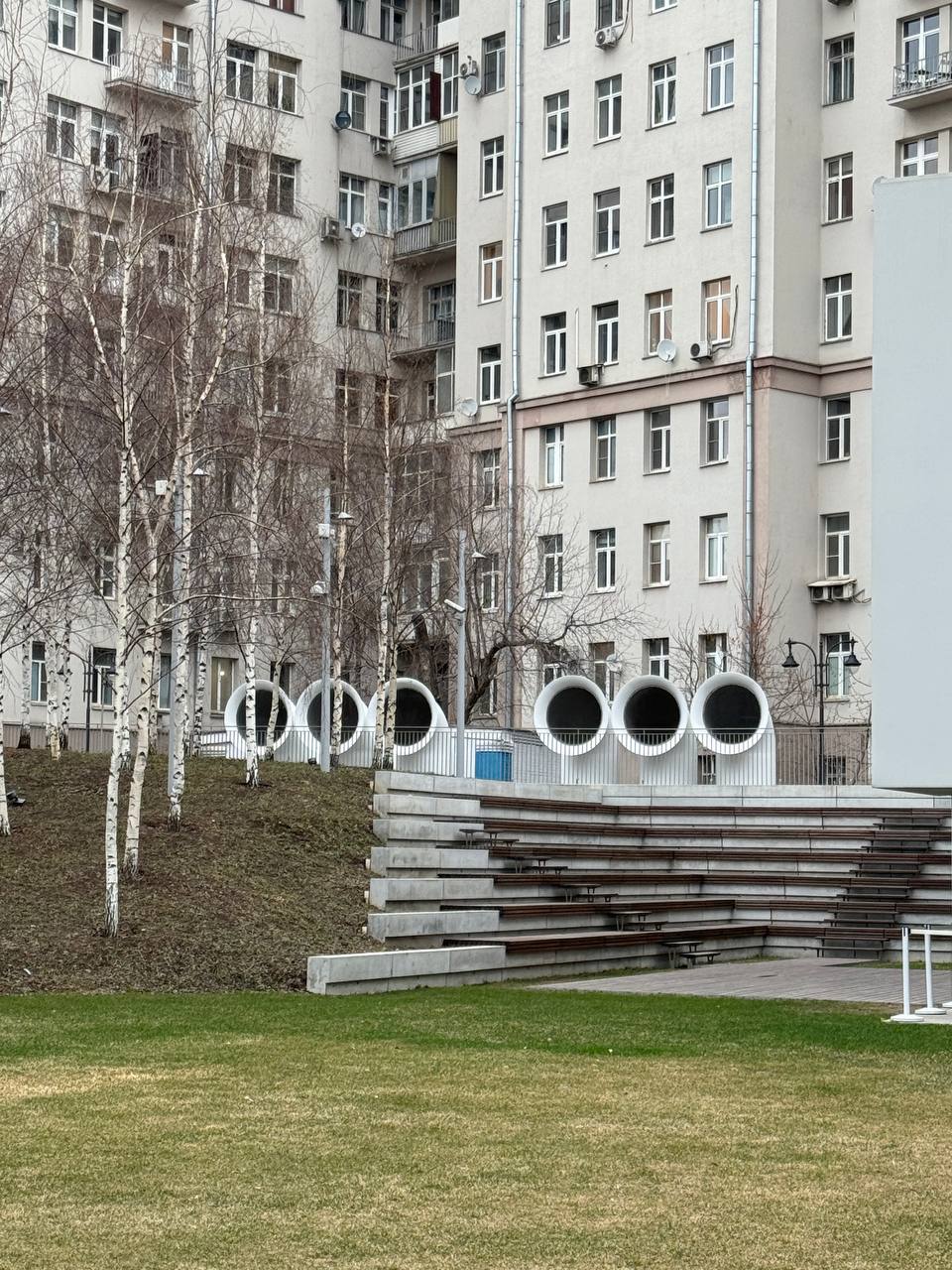 Архитектурный диалог между Домом культуры ГЭС-2 в Москве и Национальным центром искусства и культуры Жоржа Помпиду в Париже