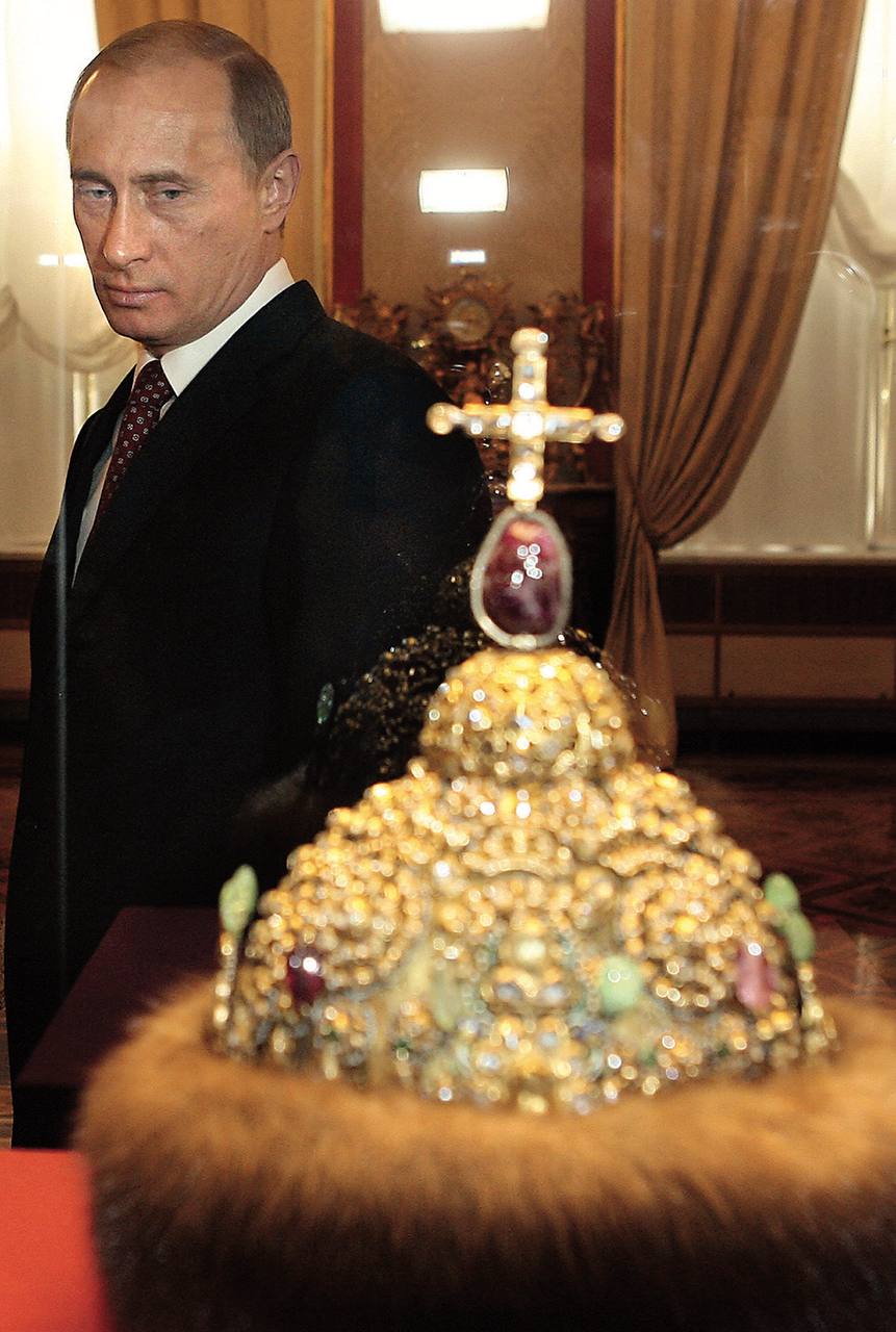 Владимир Путин и Алмазная шапка Петра I Алексеевича