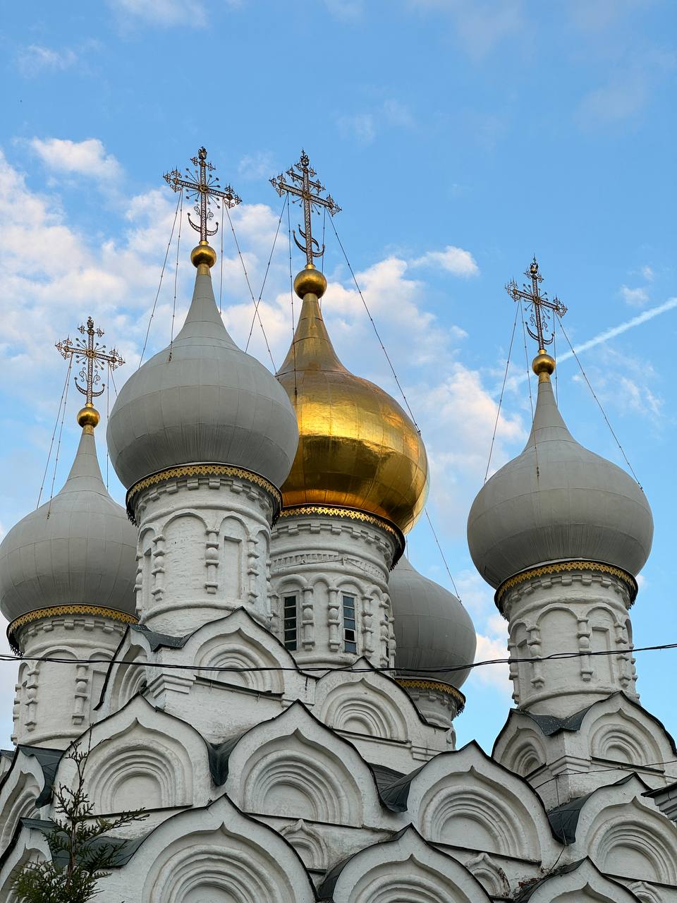 Церковь Николая Чудотворца в Пыжах с кокошниками и кирпичным декором в Замоскворечье