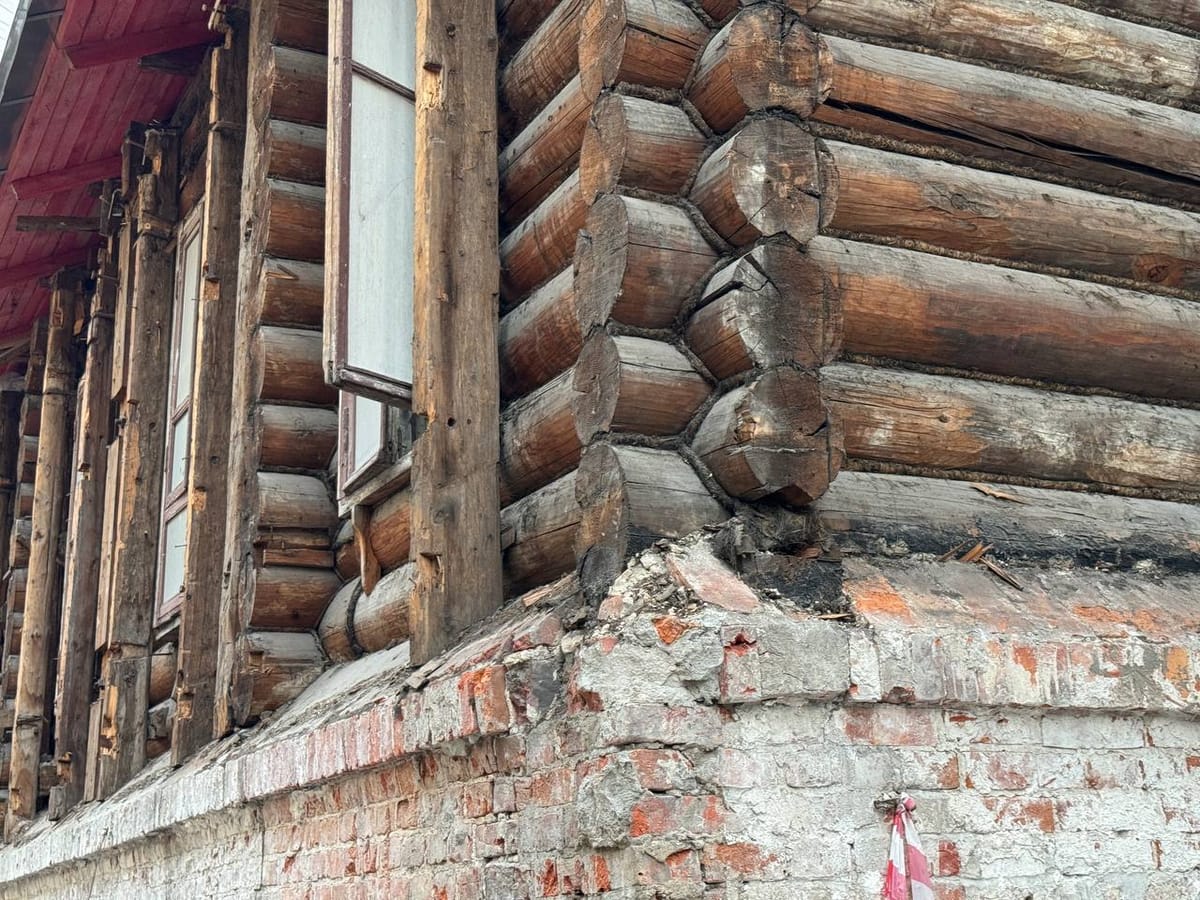 В Филипповском переулке вскрыли стены общежития 1884 года, оказавшегося деревянным