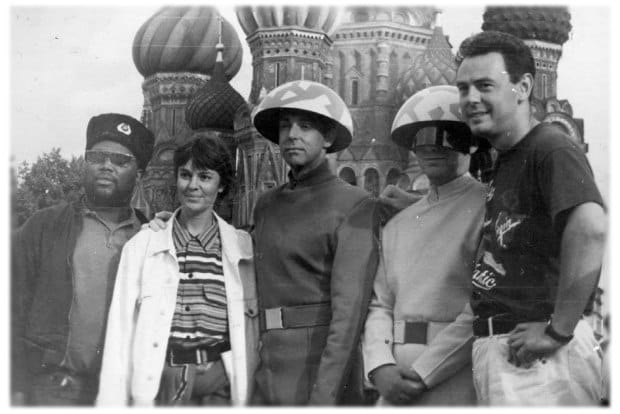 Pet Shop Boys на Красной площади в Москве в 1993 году во время съемок клипа Go West