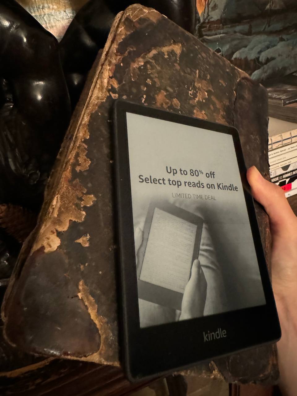 — Что это у тебя? ﻿﻿— Электронная книга ﻿﻿— Пытаешься бросить читать?
