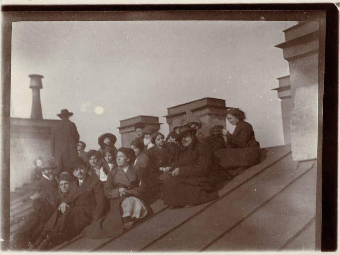 На петербургской крыше во время солнечного затмения в 1912 году