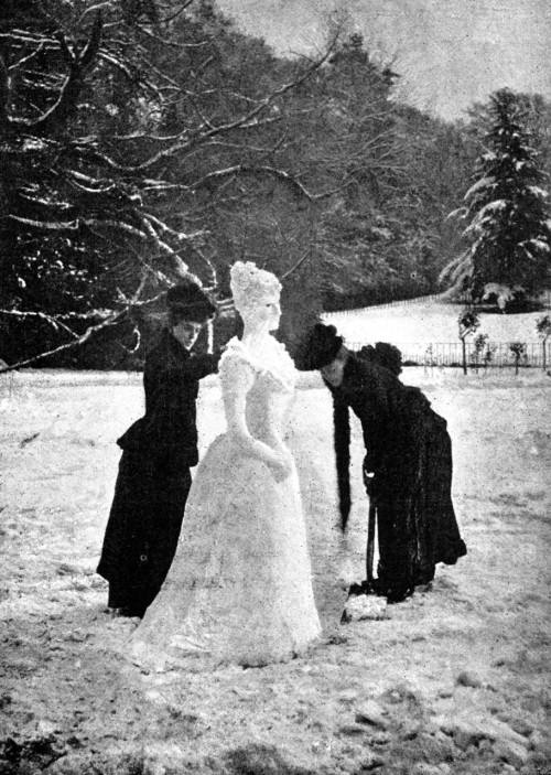 С 1891 года Снежная баба несколько утратила свою элегантность