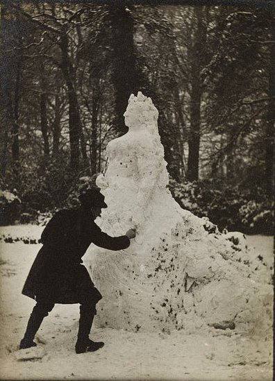 Снежная статуя королевы Виктории, созданная зимой 1890 года