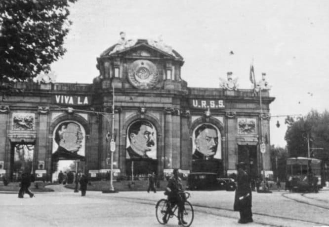 Вы знали, что Гран Виа, главная улица Мадрида, в 1937 году была переименована в Гран Виа Авенида де Русиа, проспект России, а вскоре после этого - в Авенида де ла Юнион Советика, проспект Советского Союза?
