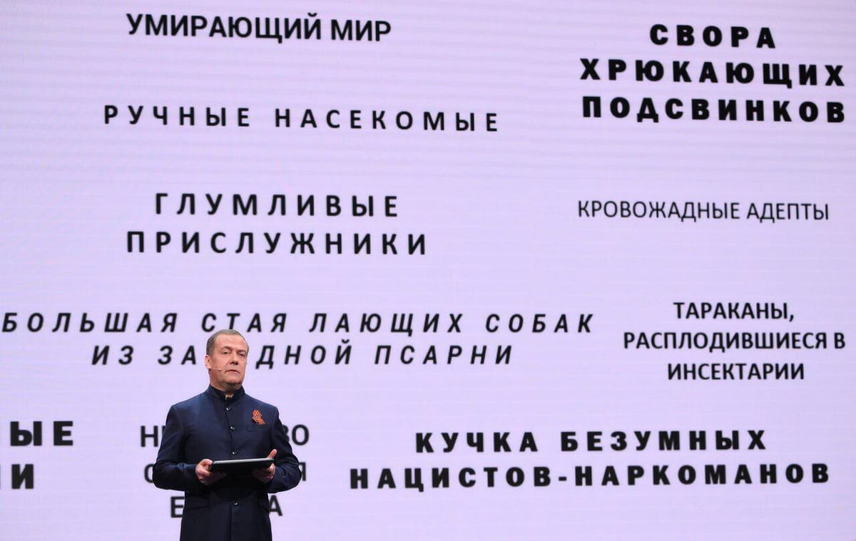 Кстати почему большая стая лающих, а не лаящих из западной псарни собак?