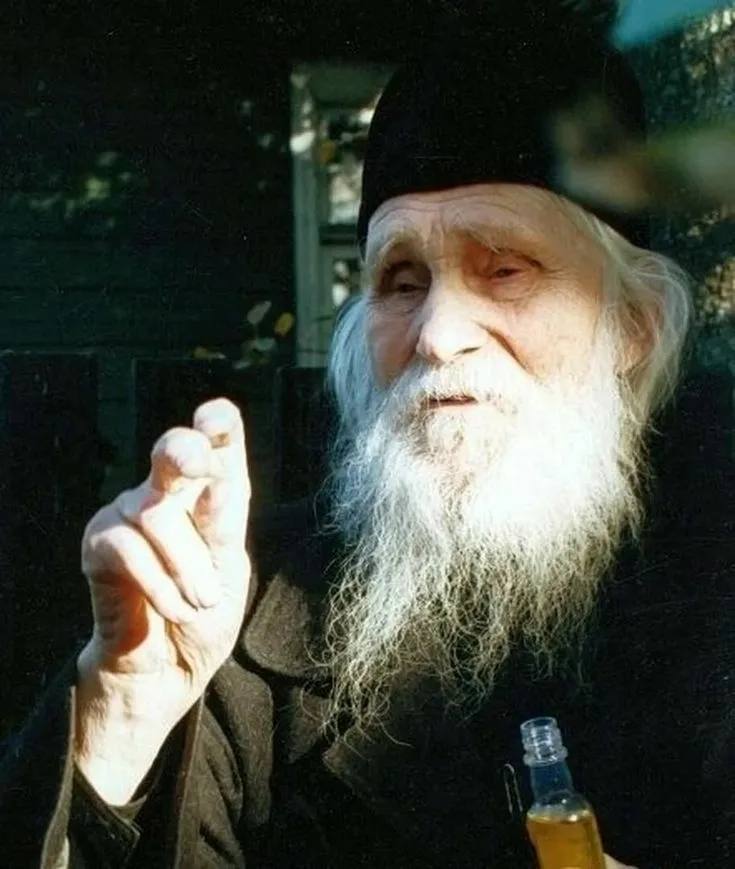 Не ищи друзей среди людей, ищи их на Небе — среди святых, они никогда не оставят и не предадут