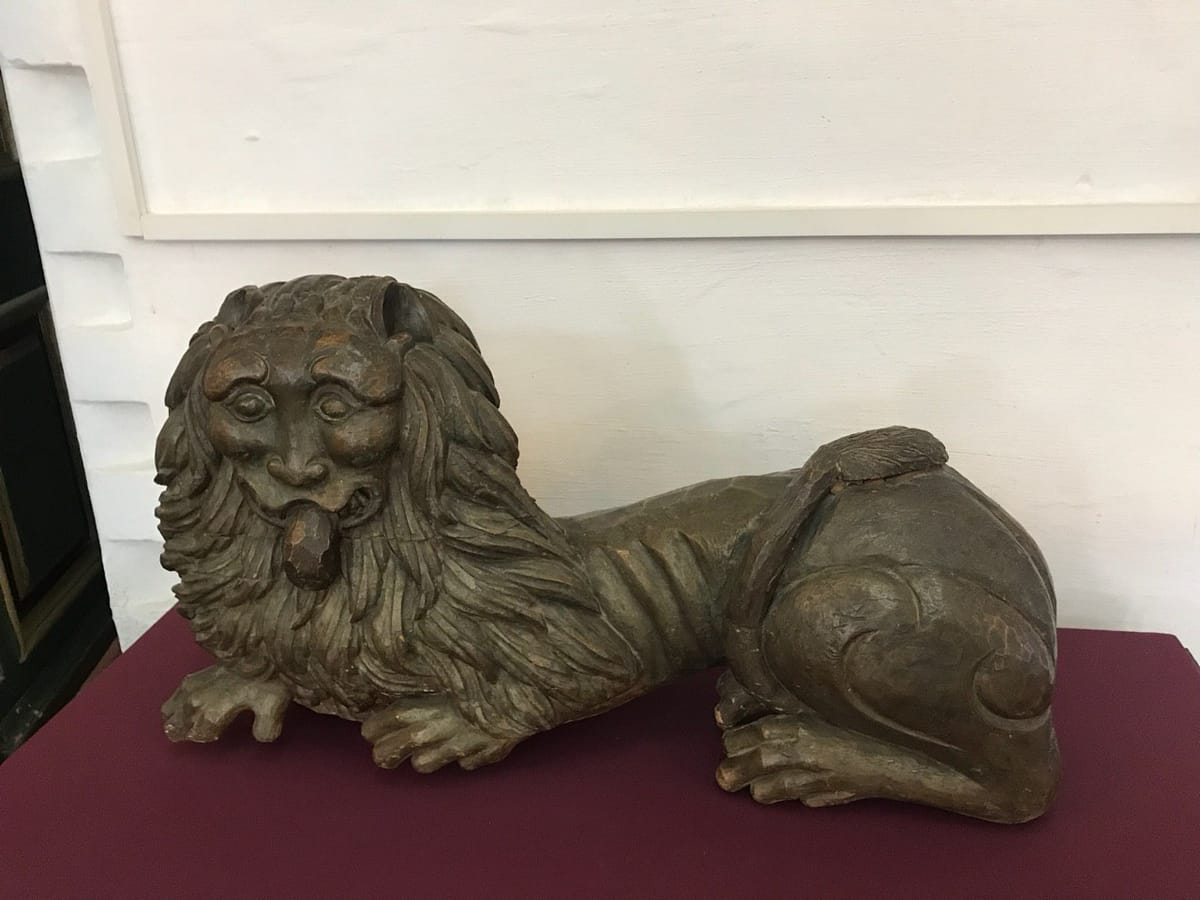 Дурацкие и одновременно очаровательные деревянные львы XVII века из церкви Ильи Пророка в Ярославле