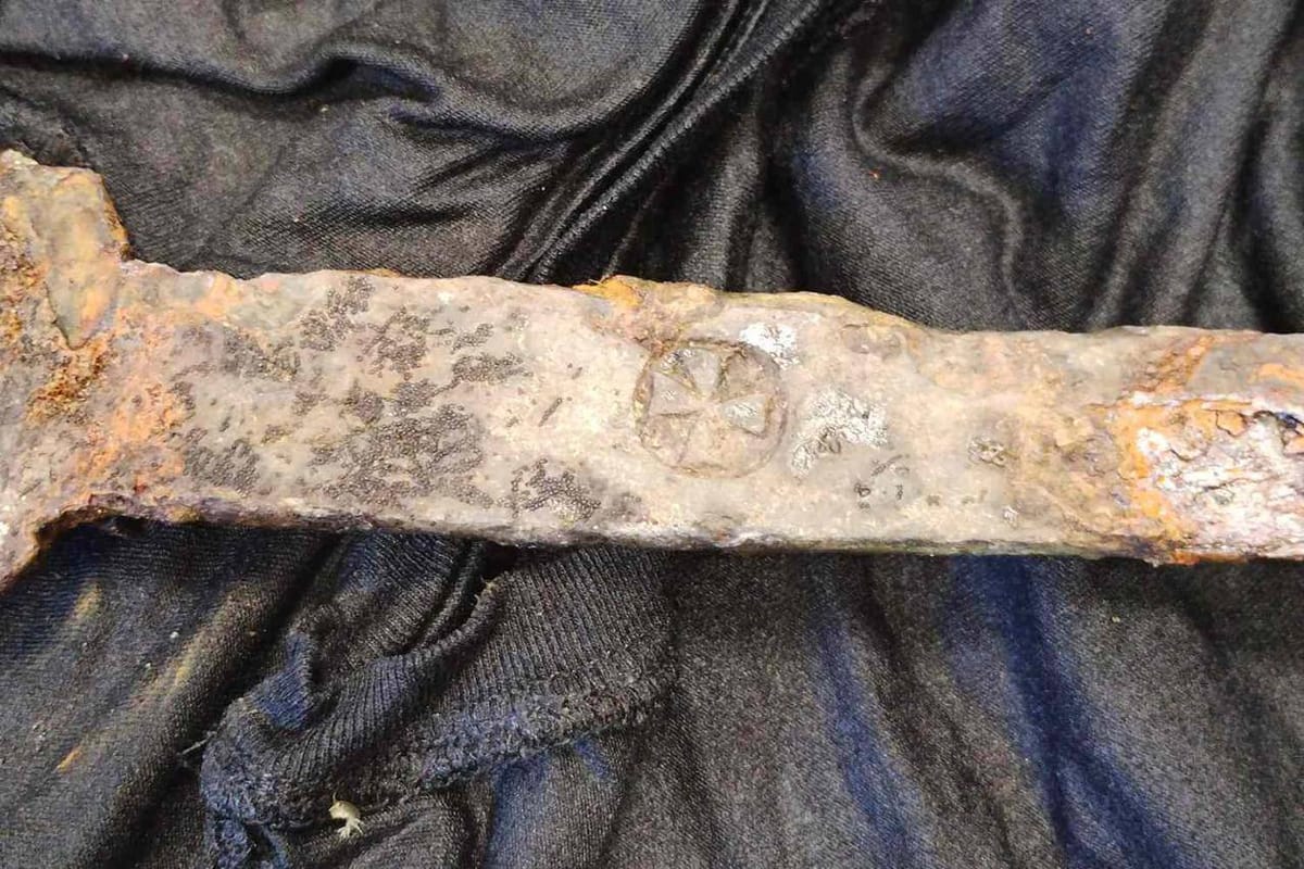 Польский рыбак выловил из реки Вислы средневековый меч