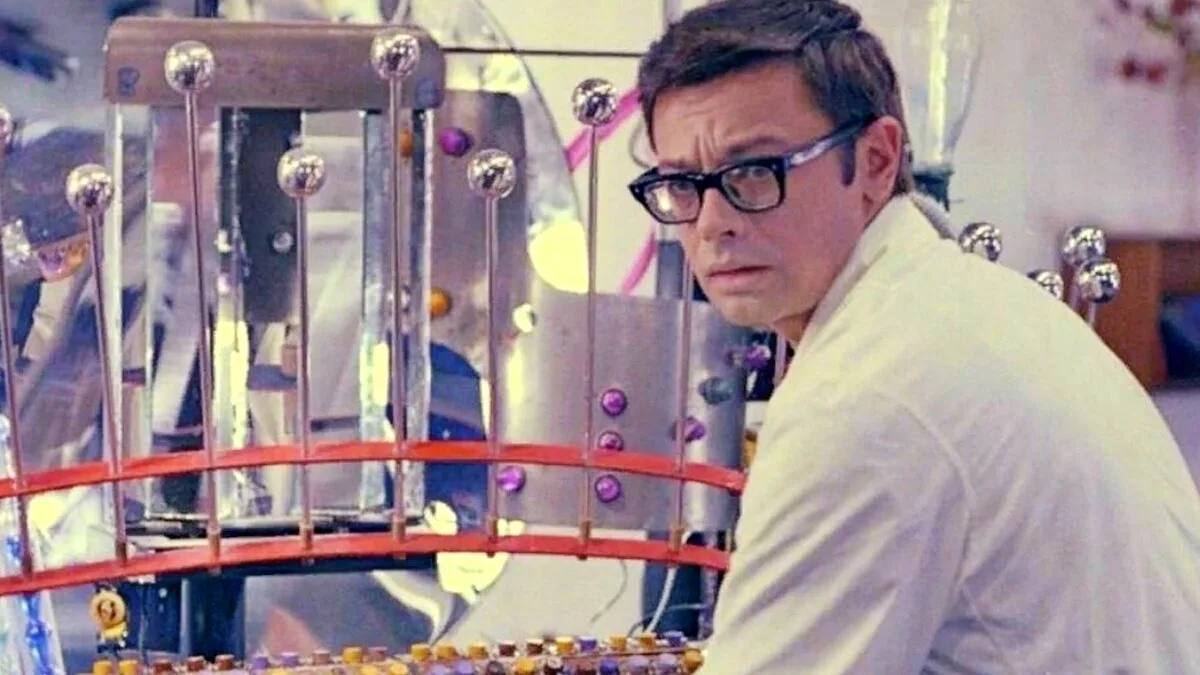 Наиболее интересный исторический ракурс - это взгляд на вселенную, в которой булгаковский - давайте все-таки не будем об этом забывать при всем обаянии Леонида Гайдая - инженер-изобретатель Тимофеев, и Николай Иванович, а не Александр…