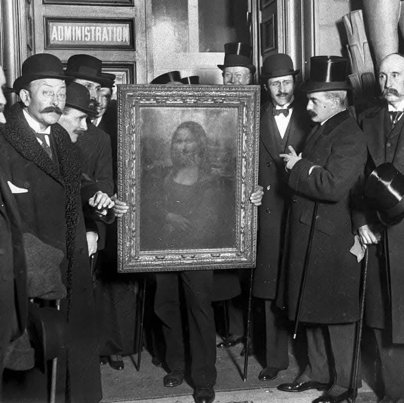«Мона Лиза» возвращается в Лувр через два года после кражи, 1914 год