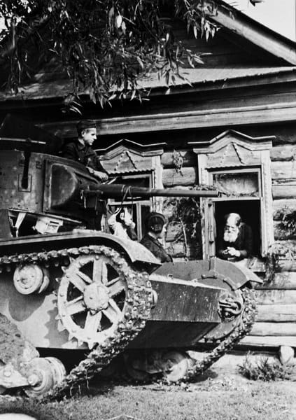 Сцена в русской деревне после учений в 1936 году
